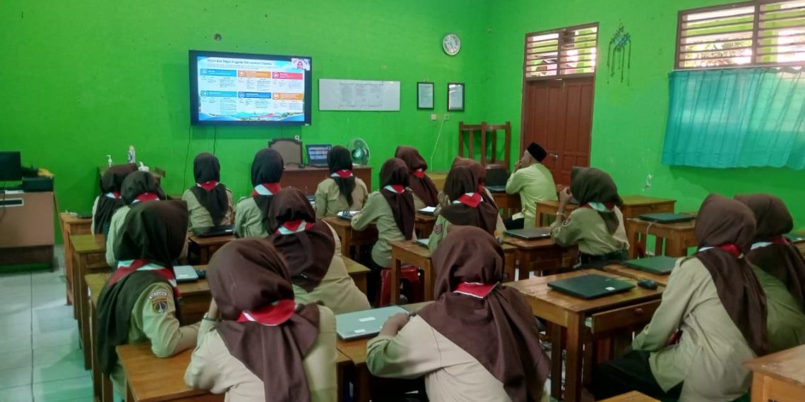 Sinergi Cegah Kekerasan, MTsN 7 Sragen Ikuti Sosialisasi DP3AKB Jateng Secara Virtual