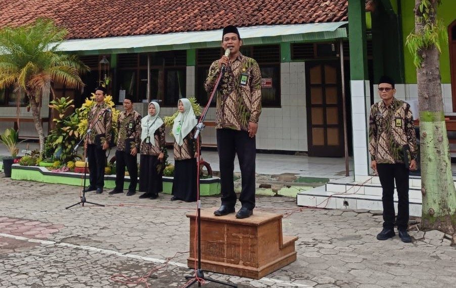 Peringati Hari Sumpah Pemuda ke-98, MTsN 2 Sragen Tanamkan Semangat Patriotisme dan Persatuan