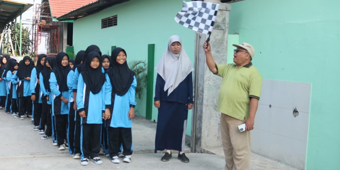 Isi Jeda Tengah Semester, MTsN 6 Sragen Gelar Jalan Sehat Bersama