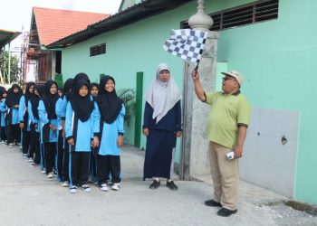 Isi Jeda Tengah Semester, MTsN 6 Sragen Gelar Jalan Sehat Bersama