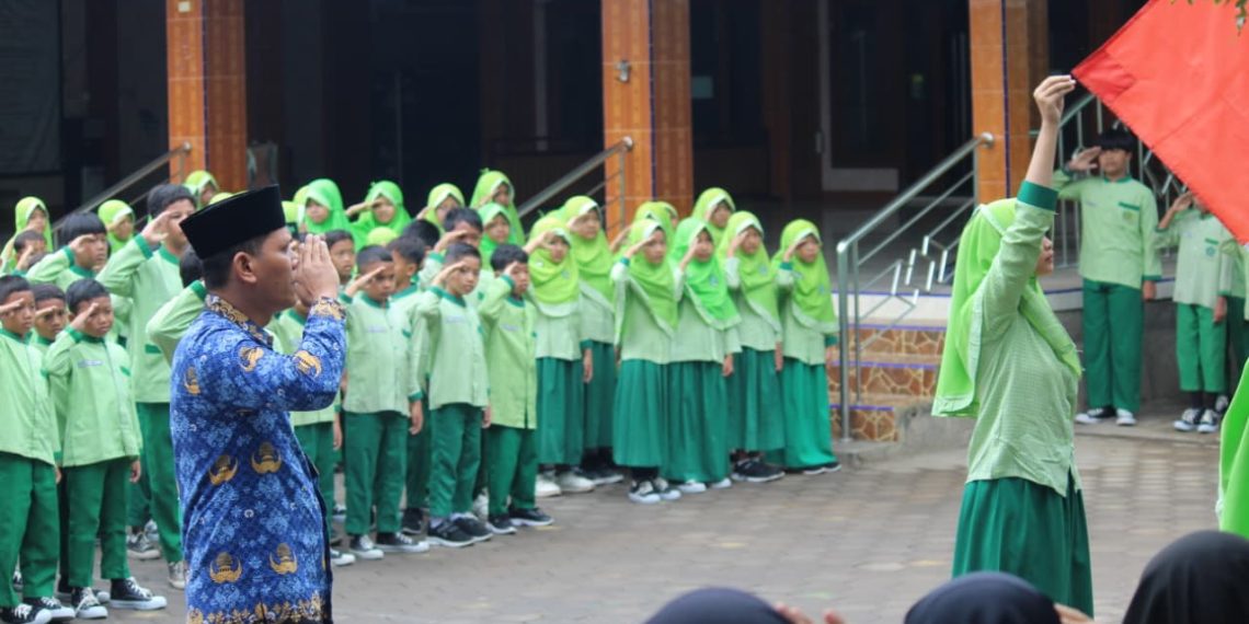 Peringati Hari Sumpah Pemuda, MIN 7 Sragen Gelar Upacara dan Nobar Film Edukasi Kesehatan
