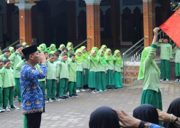 Peringati Hari Sumpah Pemuda, MIN 7 Sragen Gelar Upacara dan Nobar Film Edukasi Kesehatan